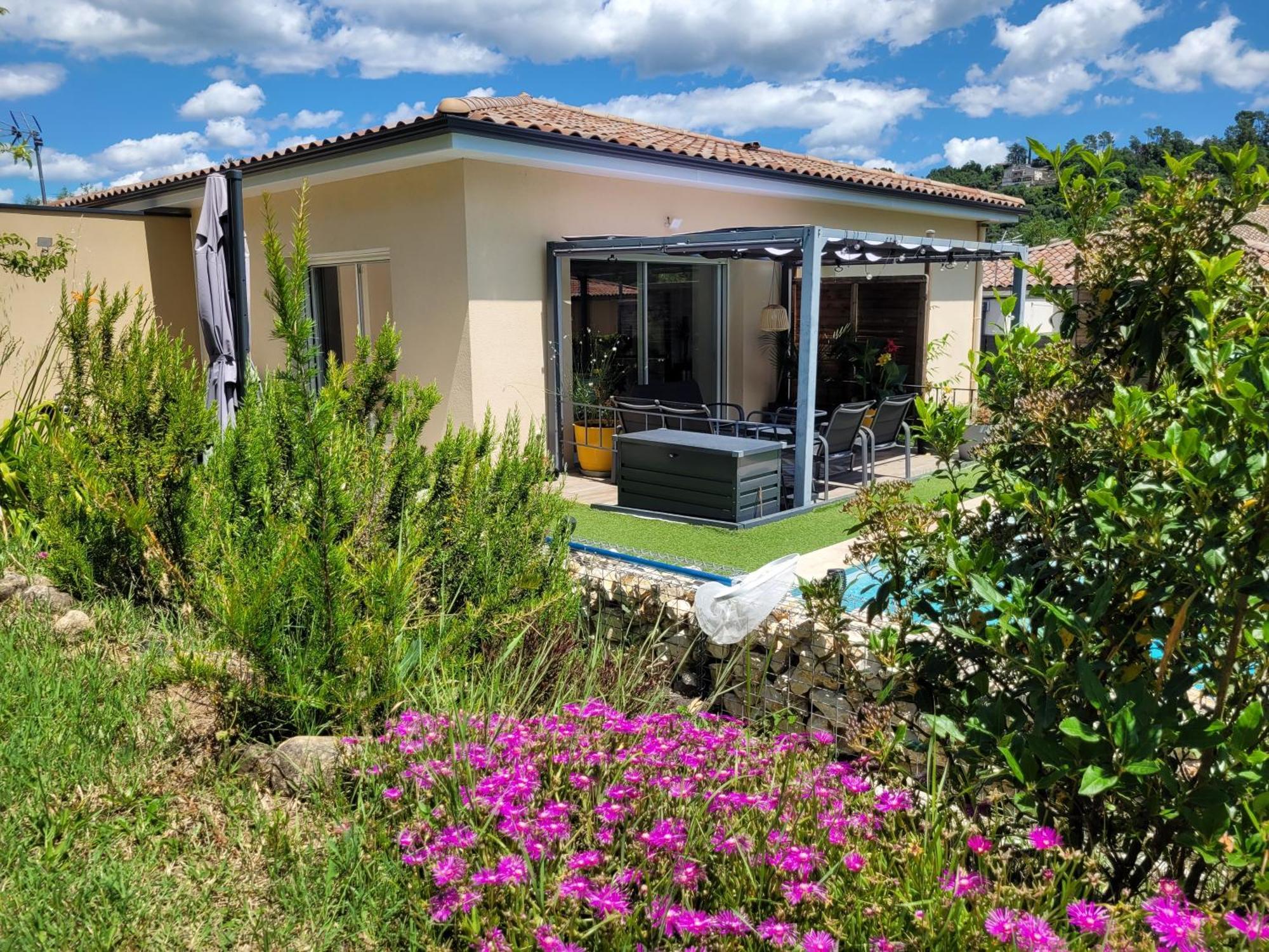 La Villa Des Papillons De Dugradus Aubenas Bagian luar foto