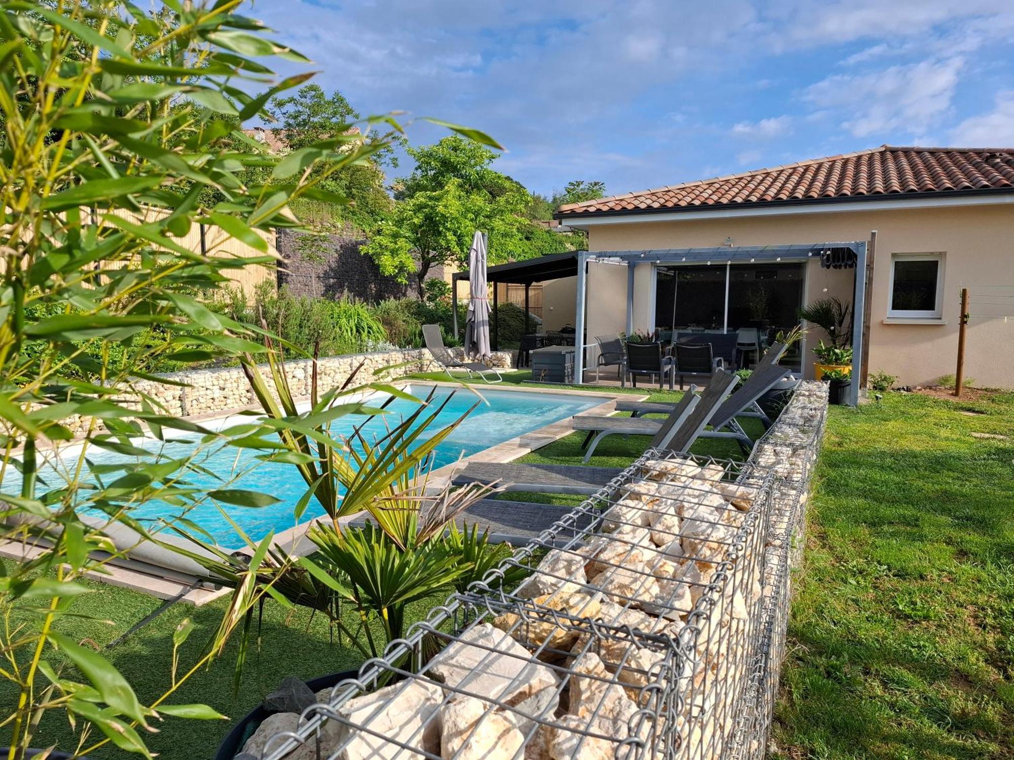 La Villa Des Papillons De Dugradus Aubenas Bagian luar foto